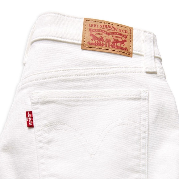 NWOT Levi's Women's Mid Length Shorts - Picture 4 of 13